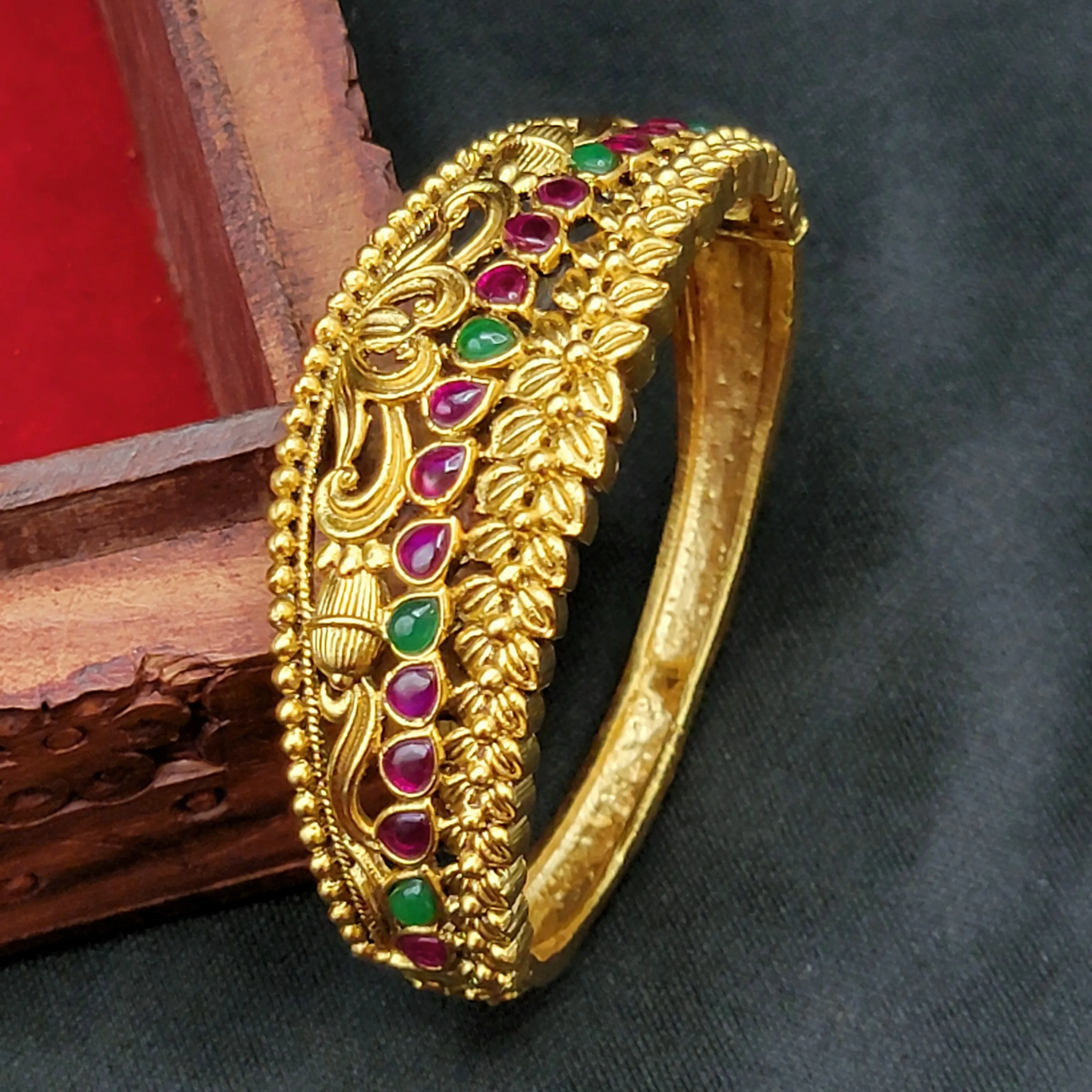 Antique Gold Openable Kemp Bangle Bracelet