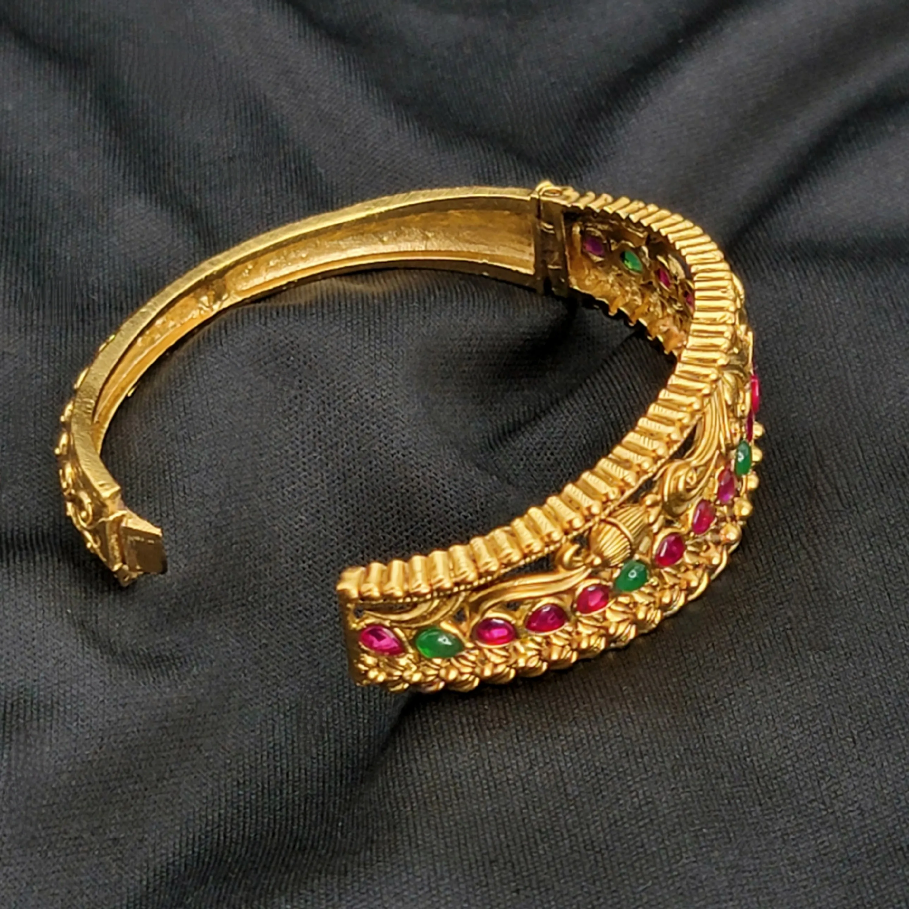 Antique Gold Openable Kemp Bangle Bracelet