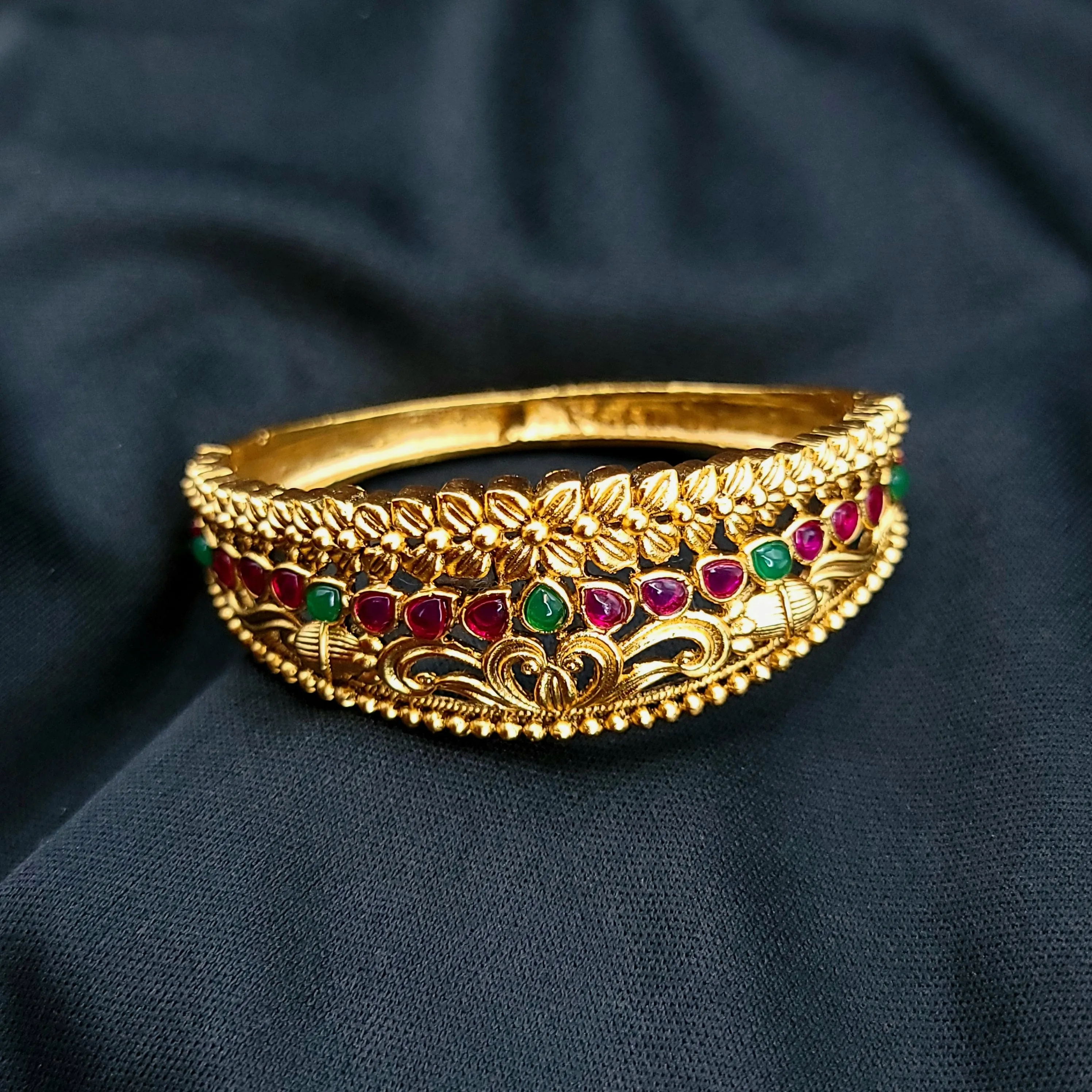 Antique Gold Openable Kemp Bangle Bracelet