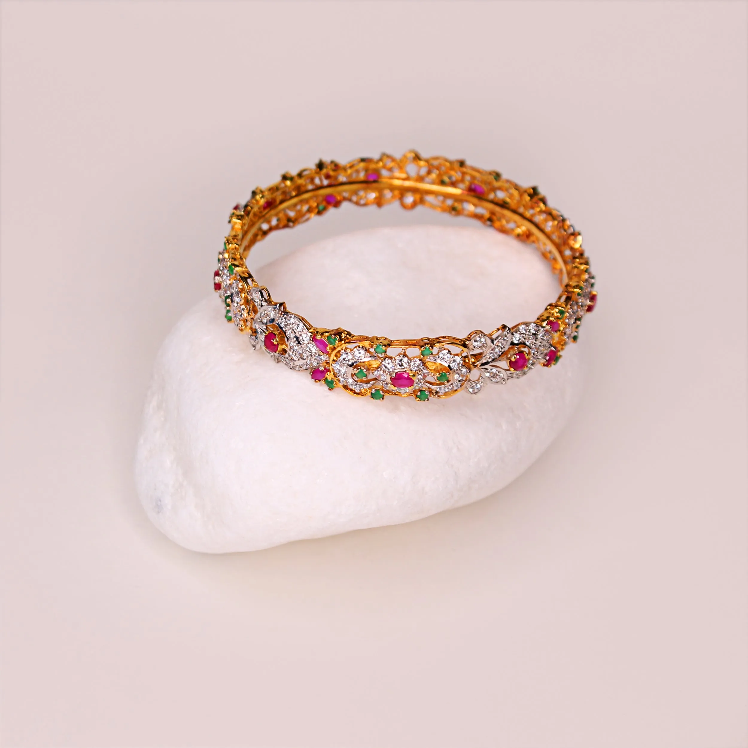 Bangle in Jade Chetum and Zircons